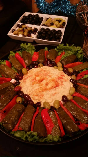 smallmenu/HummusGrapeLeaves.jpg